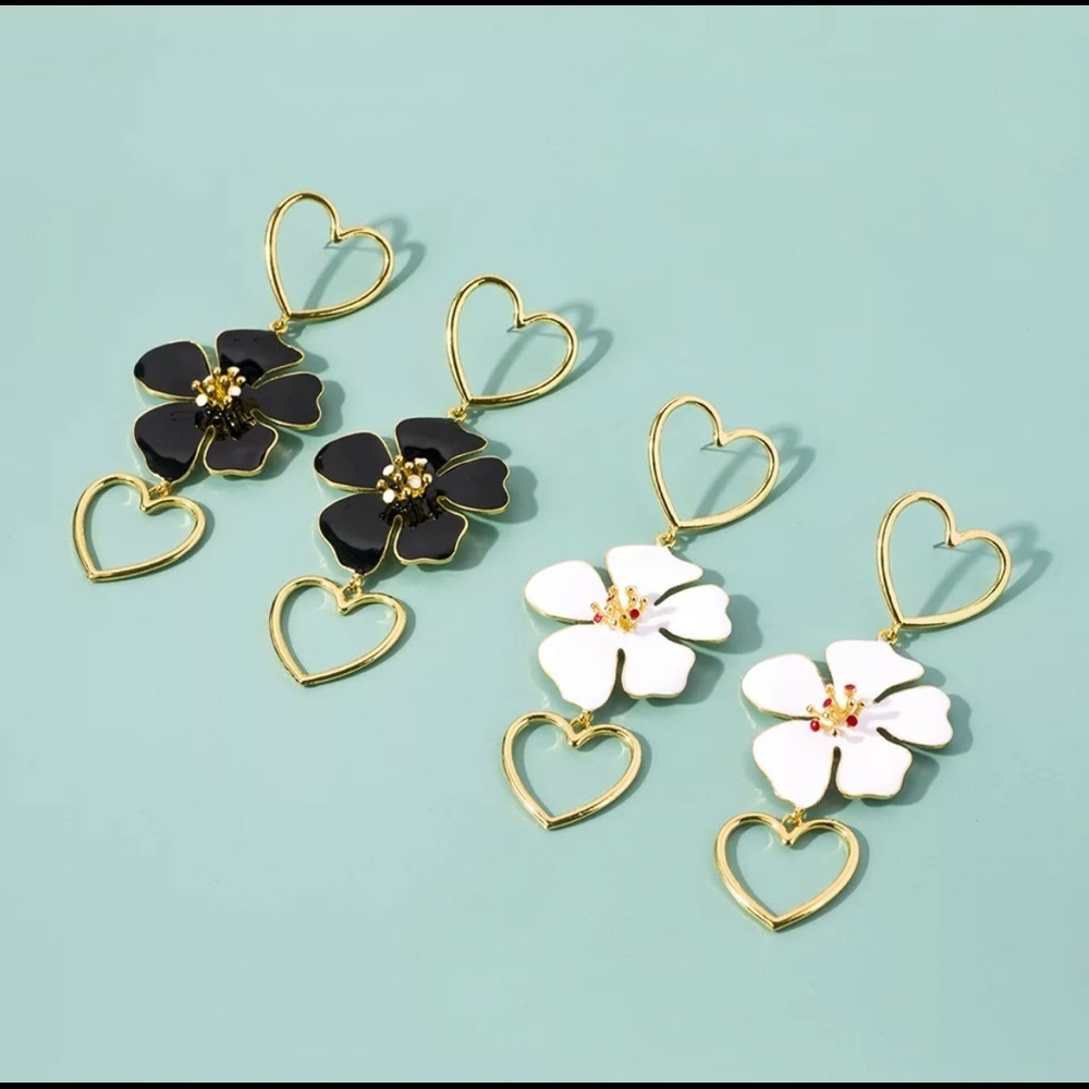 Long Heart Flower Earrings Black / White